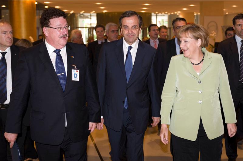Fuchtel mit dem griechischen Ministerpräsidenten Andonis Samaras und Bundeskanzl...