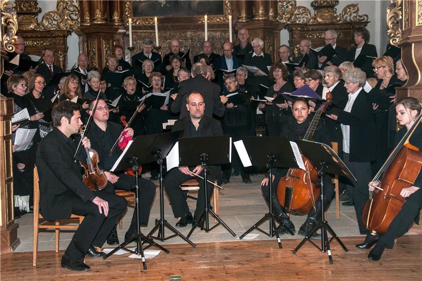 „Fulminant“, „atemberaubend“ – die Zuschauer sparten nicht mit Lob für das Abschlusskonzert der Ostersingwoche auf dem Kloster Kirchberg. Bild: maz