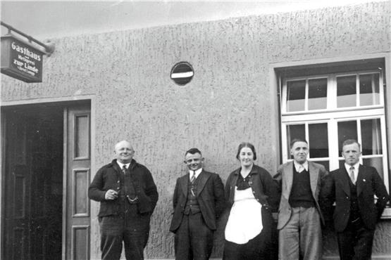 Gasthof „Zur Linde“ - Wirt Christian Lumpp (links). Bild: Archiv Walter Ott