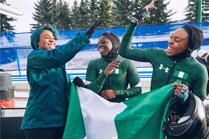 Geschafft: Akuoma Omeoga, Seun Adigun und Ngozi Onwumere (von links) sind bei den Olympischen Winterspielen in Pyeongchang als erstes afrikanisches Team am Start. Foto: Under Armour
