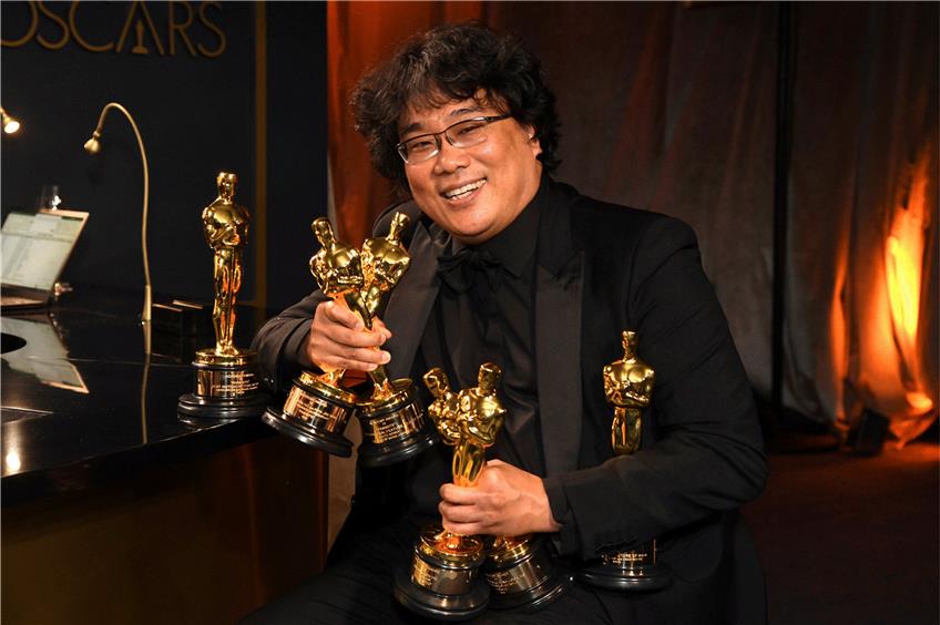 Gleich vier Oscars heimst Regisseur Bong Joon-ho für „Parasite“ ein: „Beste Regie“, „Bestes Originaldrehbuch“, „Bester Film“ und „Bester fremdsprachiger Film“. Foto: Richard Shotwell/Invision/dpa
