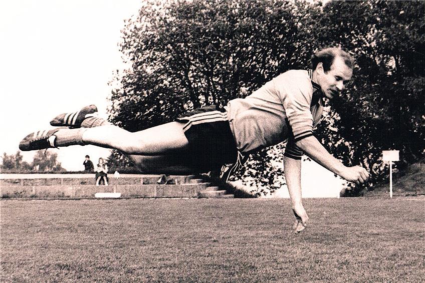 Harry Kläger war in seiner aktiven Zeit ein echter Flugkopfball-Spezialist. Bilder: Karl-Heinz Kuball