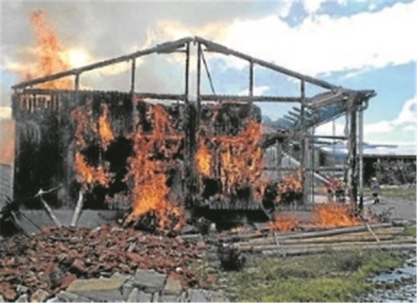 Hohen Sachschaden verursachte das Feuer in Münzdorf.