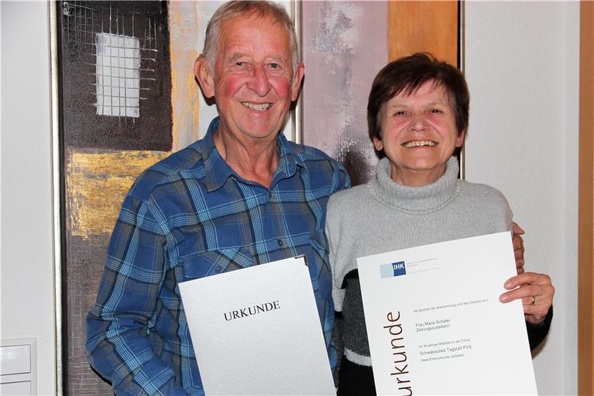 Hubert und Maria Schäfer tragen seit 40 Jahren die SÜDWEST PRESSE in Rohrdorf aus. Bild: Alexandra Feinler