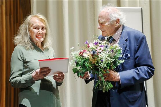 Im Mai 2022 erst erhielt Annie Ernaux den Würth-Preis für Europäische Literatur aus den Händen von Reinhold Würth.