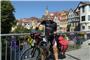 Im Rahmen einer früheren „Fairen Bike Tour“ legte Frank Herrmann auf der Eberhardsbrücke in Tübingen eine kurze Pause ein. iPrivatbild