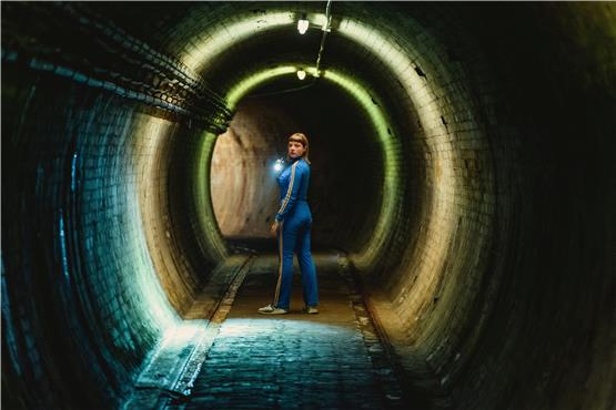 Im Untergrund: Jella Haase spielt die Killerin Kleo. Foto: Julia Terjung/Netflix