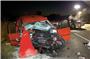 In dem durch den Zusammenstoß schwer beschädigten VW-Caddy saßen eine 42-Jährige...