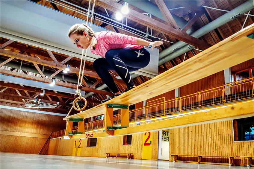 In den vergangenen Monaten musste sich Svenja Würth mit Reha-Training zufrieden geben, doch kommende Woche wird die 25-jährige Skispringerin erstmals seit ihrem zweiten Kreuzbandriss wieder bei winterlichen Bedingungen von einer Schanze springen. Archivbild