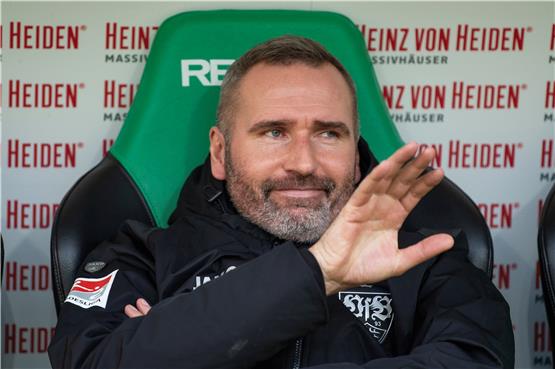 Ist umstritten und steht erheblich unter Druck: VfB-Trainer Tim Walter. Foto: Swen Pförtner