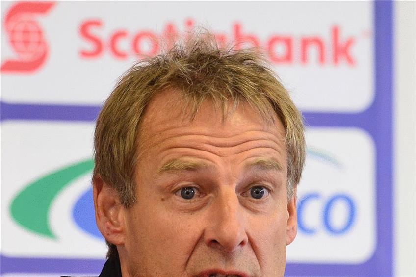 Jürgen Klinsmann steht nach der 0:4-Pleite in der Kritik . Foto: afp