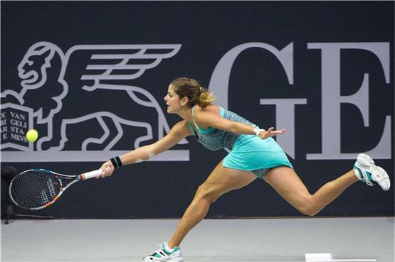 Julia Görges streckt sich beim WTA-Turnier in Linz. In Biberach können die Zuschauer die deutsche Nummer Fünf ab dem Viertelfinale spielen sehen. Foto: Eibner