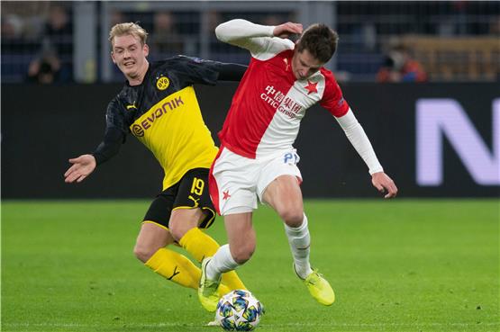 Julian Brandt (links) erzielte den entscheidenden Treffer. Foto: Bernd Thissen/dpa