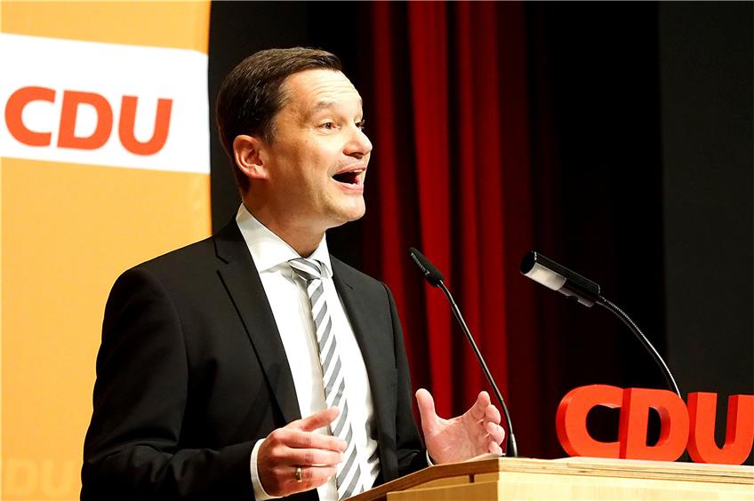 Klaus Mack (CDU) zieht als Direktkandidat, Saskia Esken (SPD) über die Landesliste in den Bundestag ein. Bilder: Karl-Heinz Kuball...