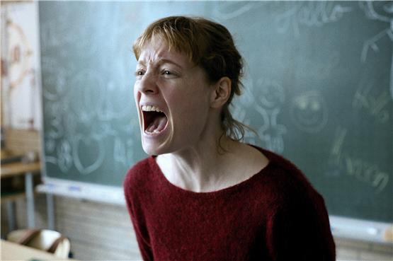 Kommt an ihre Grenzen: Leonie Benesch als Mathelehrerin Carla Nowak in dem Film „Das Lehrerzimmer“. Bild: Alamode Film