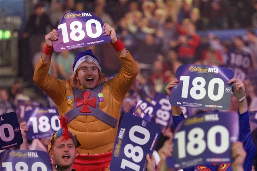 Kreative Fan-Kostüme prägen die Darts-WM sicher auch in diesem Jahr. Foto: dpa