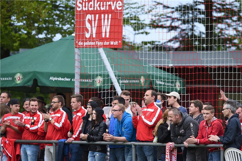 Kultclub mit treuen Anhängern: Der SV Wittendorf wird im Pokalknüller gegen den SSV Reutlingen von hunderten Fans unterstützt werden. Bilder: Ulmer