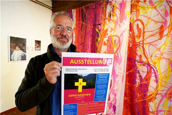 Michael Widmann vom Evangelischen Kirchenbezirk Sulz hat die Ausstellung „Gern gesehen“ nach Glattgeholt und ein vielseitiges Rahmenprogramm dazu organisiert. Bilder: Karl-Heinz Kuball