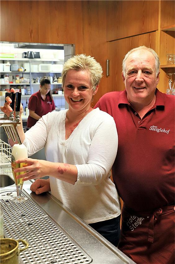Michael und Gundula Bauer haben den „Steiglehof“ 2015 vonseiner Mutter Marianne übernommen. Diese hatte die Wirtschaftzuvor 39 Jahre geführt.