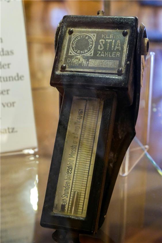Mit diesem Quecksilberelektrolytzähler wurde vor 1910 der Stromverbrauch gemessen.