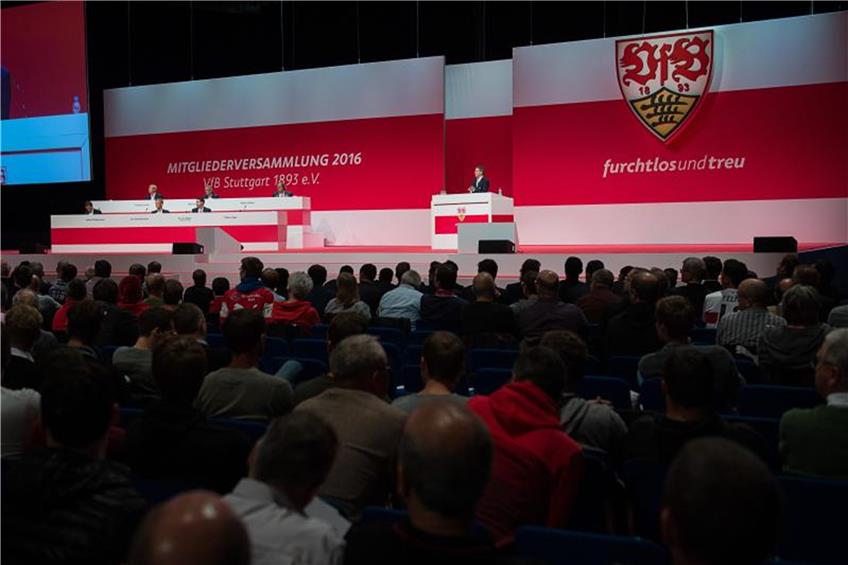 Mitgliederversammlung des VfB Stuttgart in der Hanns-Martin-Schleyer-Halle. Foto: Deniz Calagan dpa/lsw