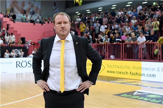Muss Tübingen nach einem halben Jahr schon wieder verlassen: Trainer Douglas Spradley, hier beim Heimspiel gegen Rostock. Bild: Ulmer
