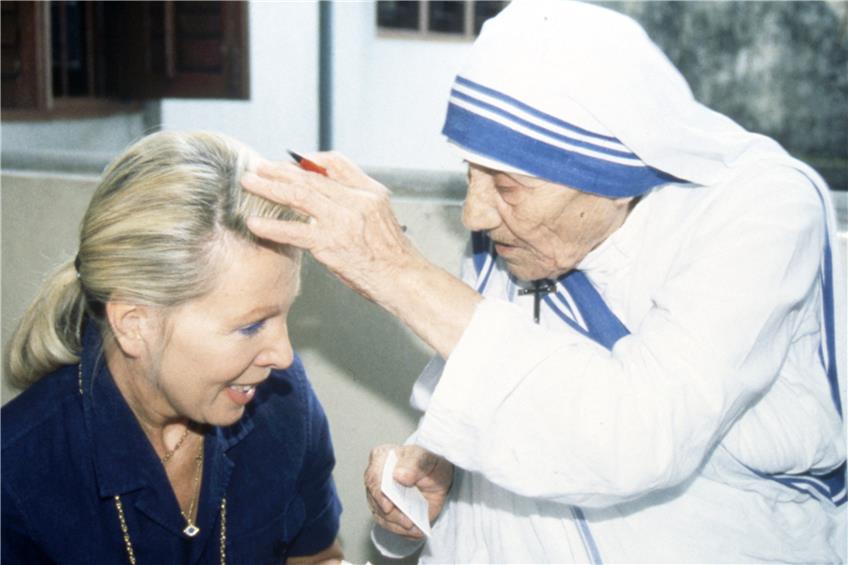 Mutter Teresa (rechts)und Ute Ohoven 1997 in Kalkutta – kurz darauf starb Teresa mit 87 Jahren.