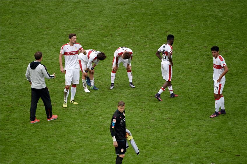 Nach der 0:5-Pleite bei Dynamo Dresden müssen sich die Stuttgarter wieder aufrichten. Gegen 1860 München soll heute eine Wiedergutmachung gelingen. Foto: dpa