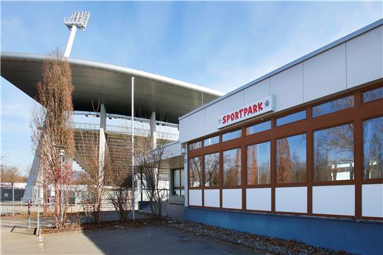 Nach fast zwei Jahren Leerstand wird das Restaurant Sportpark umgebaut und bald als „Becks am Markwasen“ wieder eröffnet. Dort entsteht auch eine „Becks Sportsbar“, die als eigenständiges Lokal geplant ist.Bild: Horst Haas