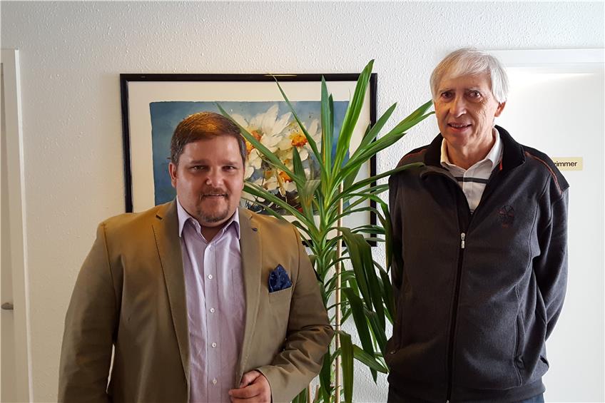 Nach fünfjähriger Suche hat Doktor Volker Kühne (rechts) mit Roland Marada einen Nachfolger für seine Horber Praxis gefunden. Bild: fbs