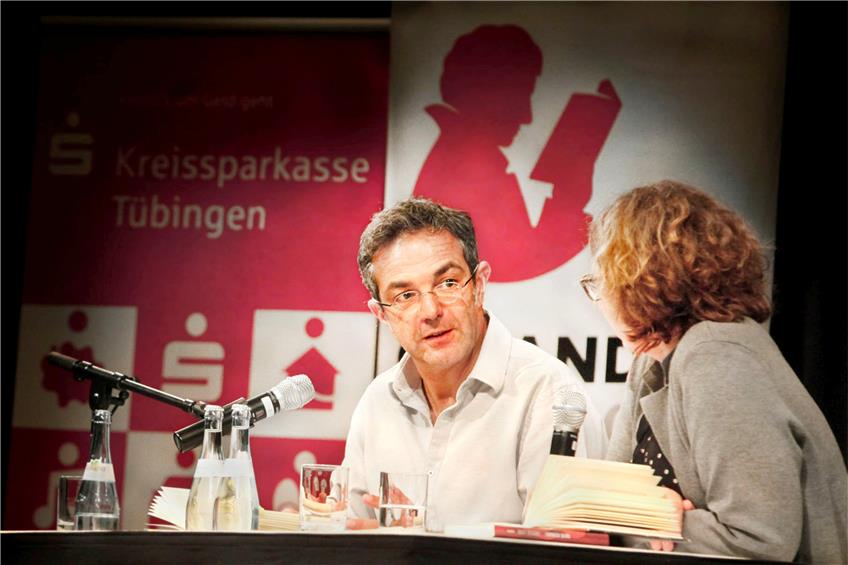 Navid Kermani im Gespräch mit Prof. Schamma Schahadat am Montag im Sparkassen-Carré.Bild: Faden