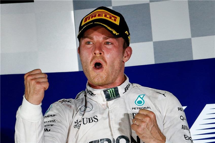Neunmal hat Nico Rosberg in dieser Saison schon gejubelt, wie hier in Singapur. Beim zehnten Mal wäre er Weltmeister. Foto: Eibner