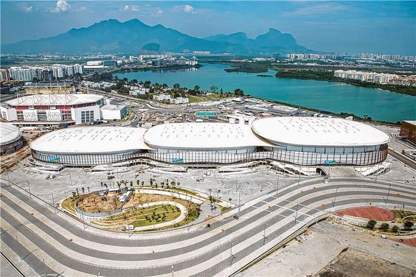 Noch wird gebaut: Hier rund um die Carioca Arenen im Barra Olympic Park, dem sportlichen Herz der Sommerspiele in Rio de Janeiro. Foto: dpa
