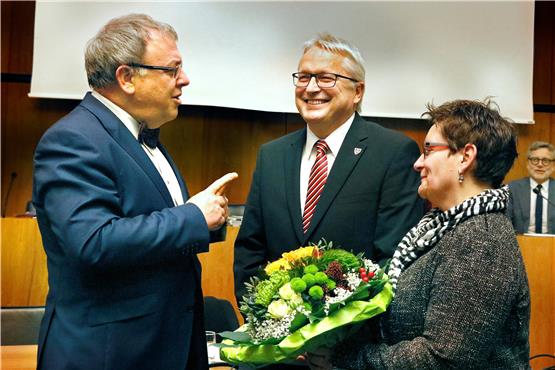 OB Thomas Keck (links) kann weiterhin auf Verwaltungsbürgermeister Robert Hahn setzen. Rechts Ehefrau Franziska Hahn.Bild: Horst Haas