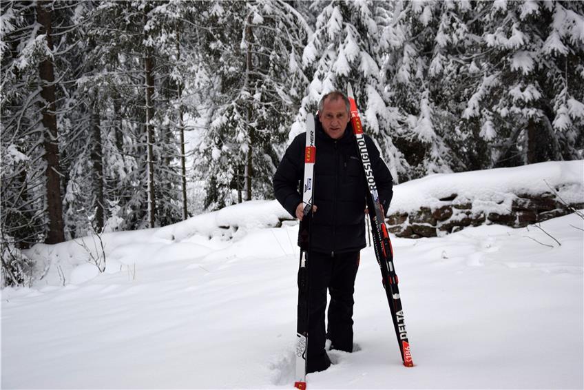 Outdoor-Experte Matthias Bäuerle, der professionell für den Wintersport gerüstet ist, fühlt sich und seine Branche von staatlicher Seite derzeit ziemlich alleine gelassen. Bild: Monika Schwarz
