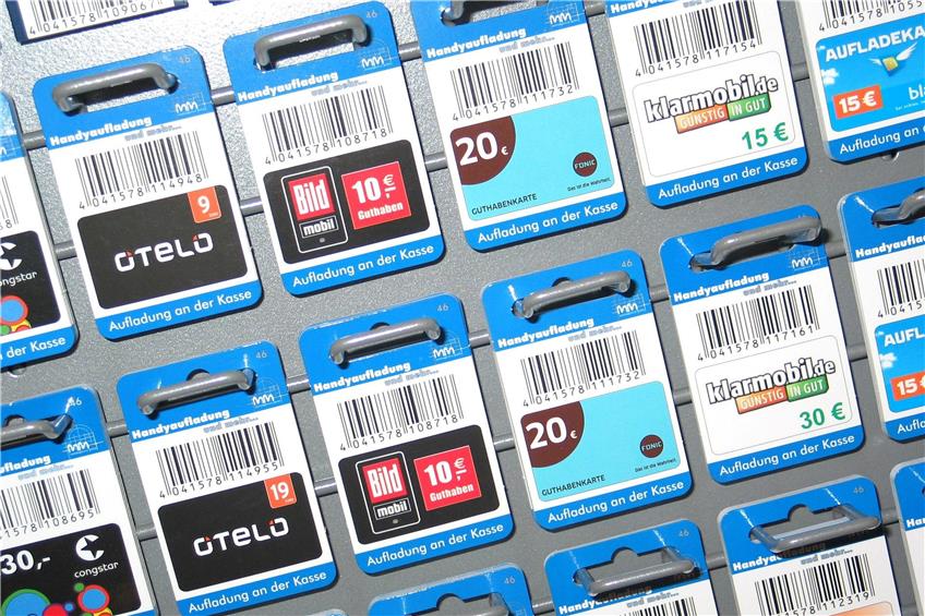 Prepaid-Karten können beispielsweise in Supermärkten oder an Tankstellen erworben werden. Mit diesen lädt der Nutzer seine Prepaid-Karte wieder auf. Bild: Pixabay.com © KRiemer (Pixabay License)