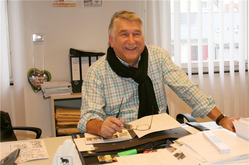 Roland Raible, immer optimistisch, will seinen Sessel und Schreibtisch nach dem Ende der auslaufenden Amtszeit räumen.Bild: Hermann Nesch