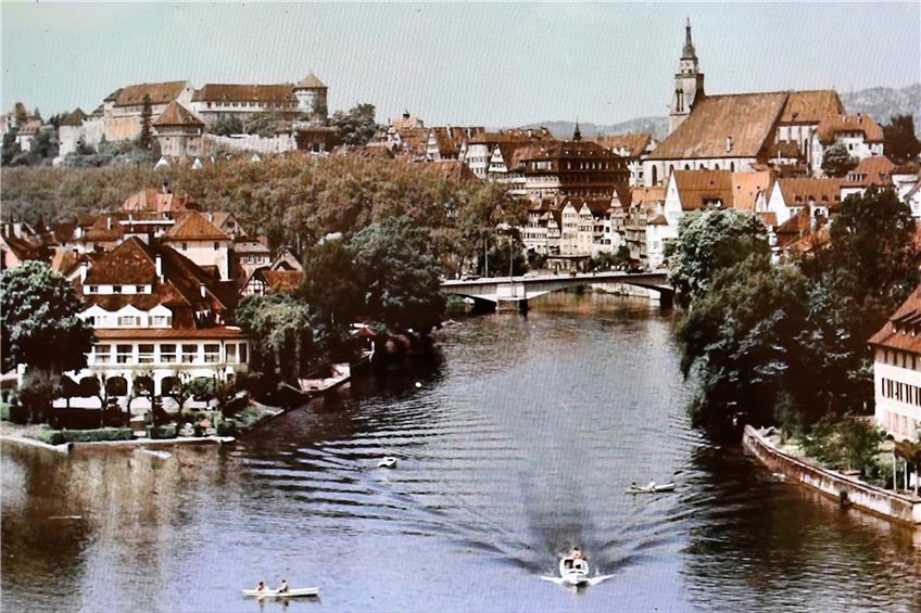 Schloss, Stiftskirche, Neckar mit Casino und Eberhardsbrücke - ein klassisches Tübinger Postkartenmotiv.