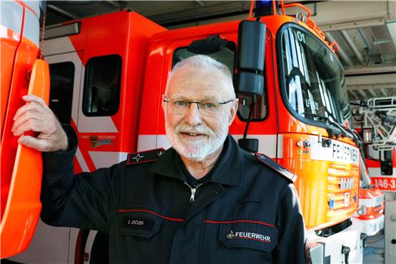 Seelsorger in Uniform: Mit 71 Jahren machte Eberhard Gröner die Grundausbildung bei den Reutlinger Brandschützern.Bild: Horst Haas
