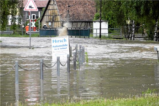So sah es im Juni 2013 in Mühringen aus. Seit den 70ern gab es in Mühringen jedes Jahrzehnt mindestens ein verheerendes Hochwasser. Einen effektiven Schutz davor gibt es bis heute nicht. Nun wurde jedoch ein Fortschritt erzielt. Archivbild: lpe