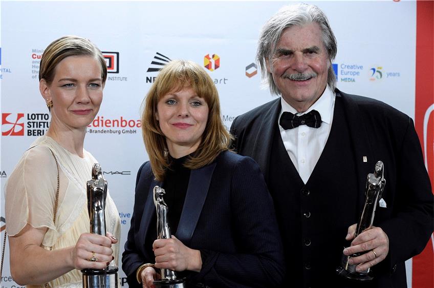 So sehen Filmpreis-Gewinner aus: Sandra Hüller, Maren Ade und Peter Simonischek. Foto: dpa