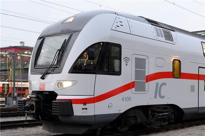 Solche sogenannten KISS-Züge in Intercity-Lackierung verkehren ab November 2022 auf der Gäubahn. Bild: DB/Florian Jaenicke/Max Zimmermann/Dirk Wittmann
