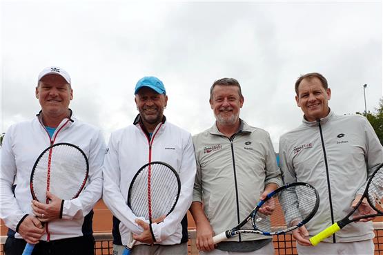 Standen im Herren-50-Endspiel: Hans-Peter Kopf, Frercks Hartwig, Martin Dörr und Jochen Bermann (von links).