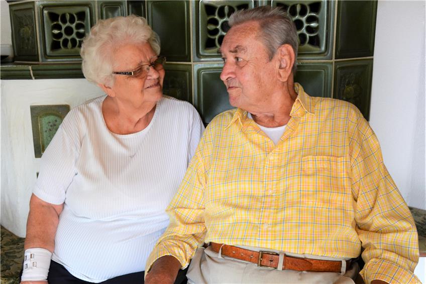 Thea und Dieter Slomma sind seit 60 Jahren verheiratet. Bild: Greiß