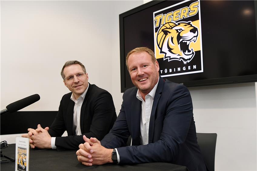 Tigers-Manager Robert Wintermantel (links) und Trainer Douglas Spradley. Bild: Ulmer
