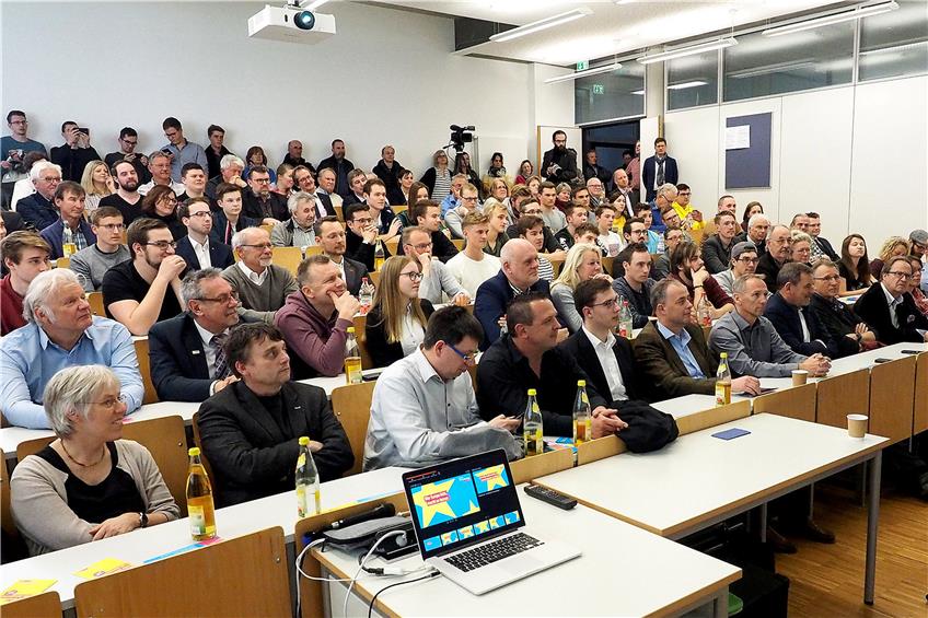 Über 150 Zuhörer hingen am Montagnachmittag in der Horber Dualen Hochschule an Christian Lindners Lippen. Bilder: Karl-Heinz Kuball