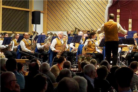 Über ein volles Haus freute sich der Musikverein Wiesenstetten bei seinem Jahreskonzert, das traditionell am zweiten Adventssonntag stattfindet.Bilder: Karl-Heinz Kuball