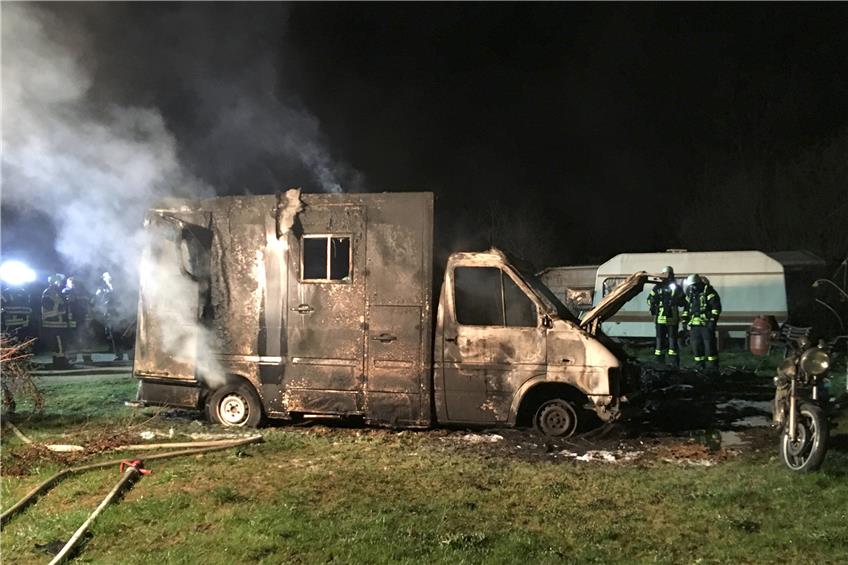 Verdacht auf Brandstiftung: Auf dem Horber Campingplatz Schütte brannte ein Wohnmobil aus.