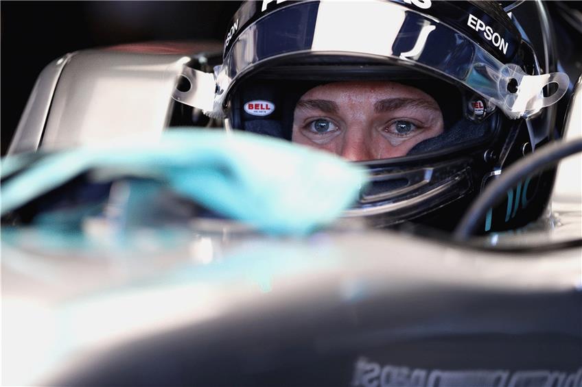 Voll konzentriert ins vorletzte Saisonrennen: Mit einem Sieg in Brasilien würde sich Mercedes-Pilot Nico Rosberg erstmals zum Formel-1-Weltmeister küren. Foto: Mark Thompson