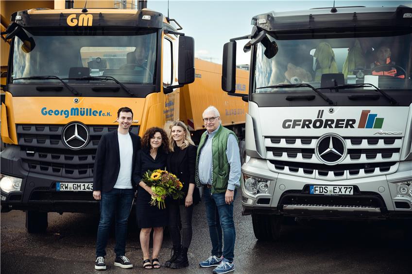 Von links: Tim Gfrörer, Ingrid Müller, Anna Gfrörer und Uwe Gfrörer bei der Übernahme der Firma Georg Müller. Bild: Gfrörer